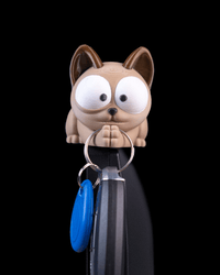 Cat key holder with big eyes holding keys