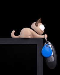 Cat organizer holding keys on a bag